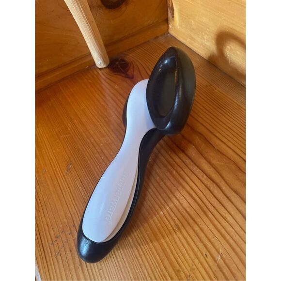 Tupperware Can Opener Ergonomic Smooth Edge - Picture 3 of 4
